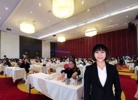 Tiến sĩ Lê Thuỳ Trang, Dr. Le Thuy Trang PhD làm ban giám khảo chấm thi Quốc tế trong lĩnh vực làm đẹp